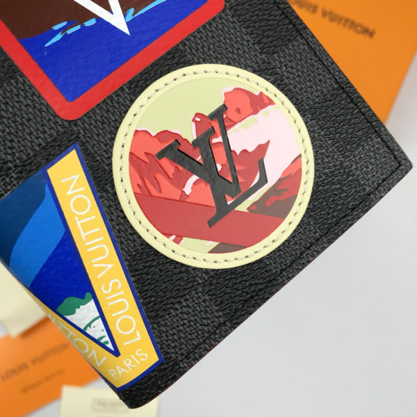 l**is V*t*n passport cover