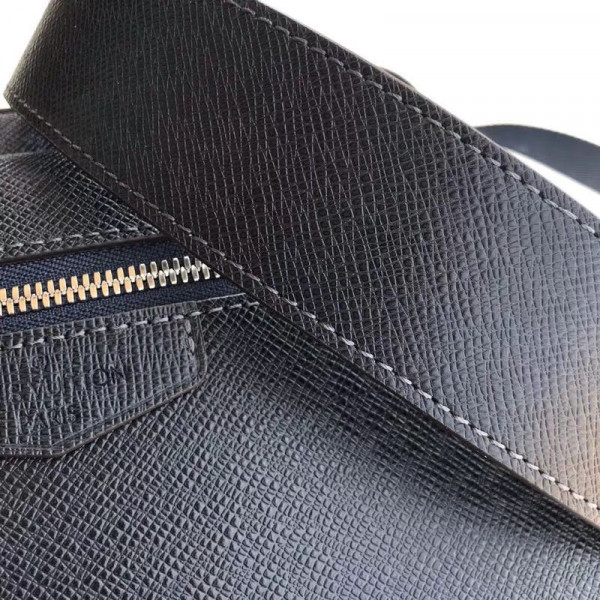 l**is V*t*n outdoor messenger pm