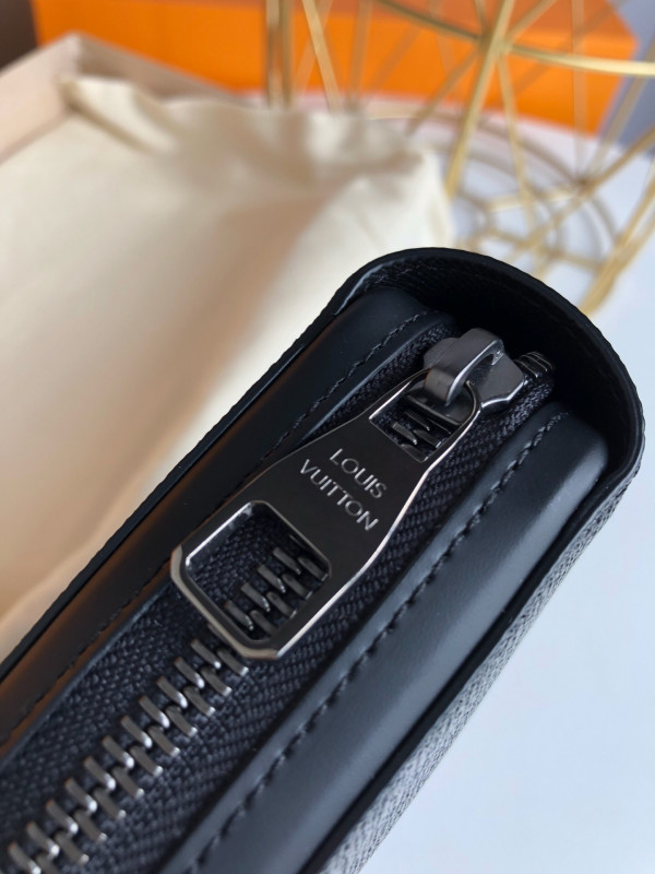 l**is V*t*n zippy xl wallet