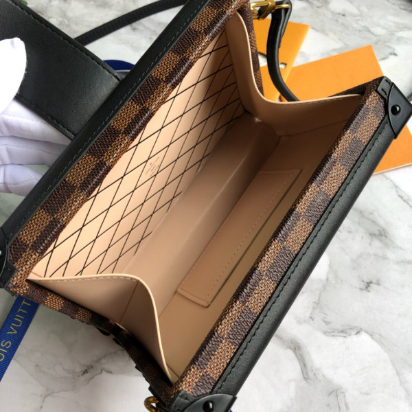 l**is V*t*n petite malle