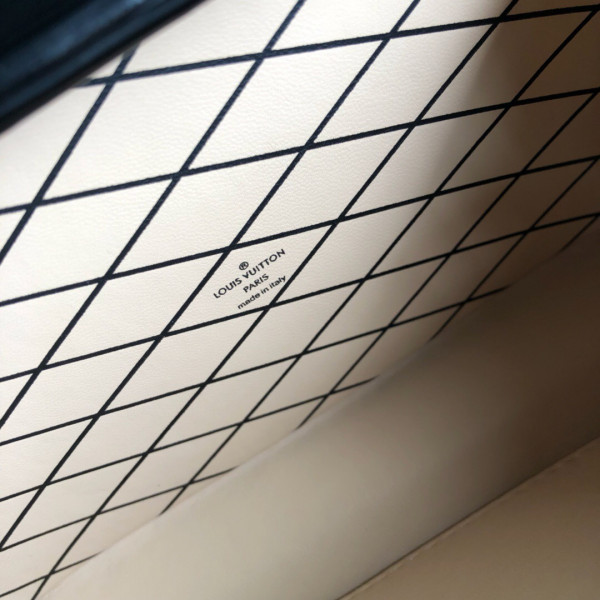 l**is V*t*n petite malle