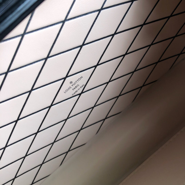 l**is V*t*n petite malle