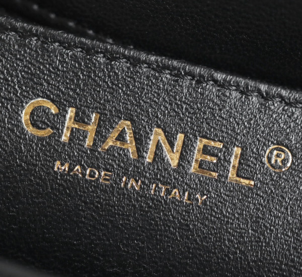 CL FLAP BAG WITH TOP HANDLE