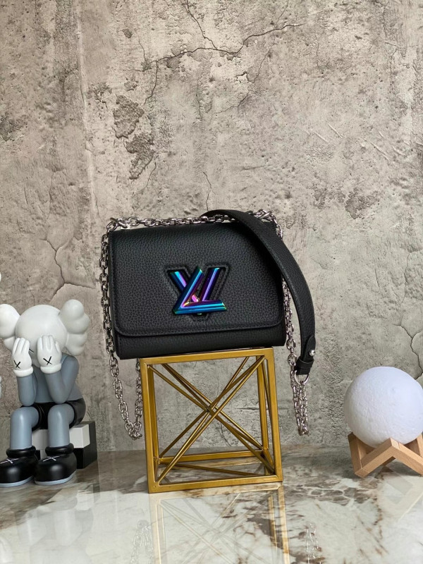 l**is V*t*n twist pm