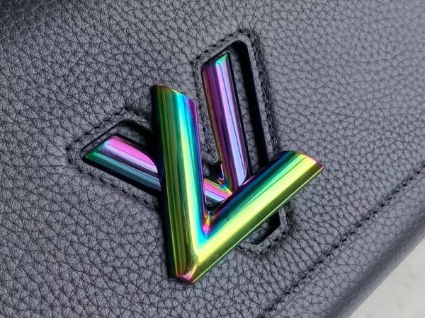 l**is V*t*n twist mm