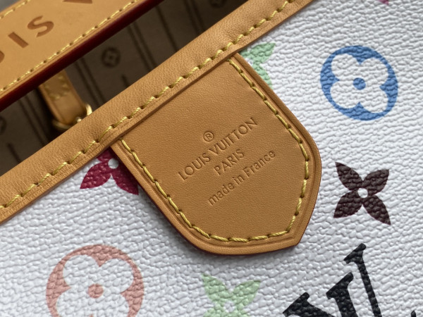 l**is V*t*n graceful mm