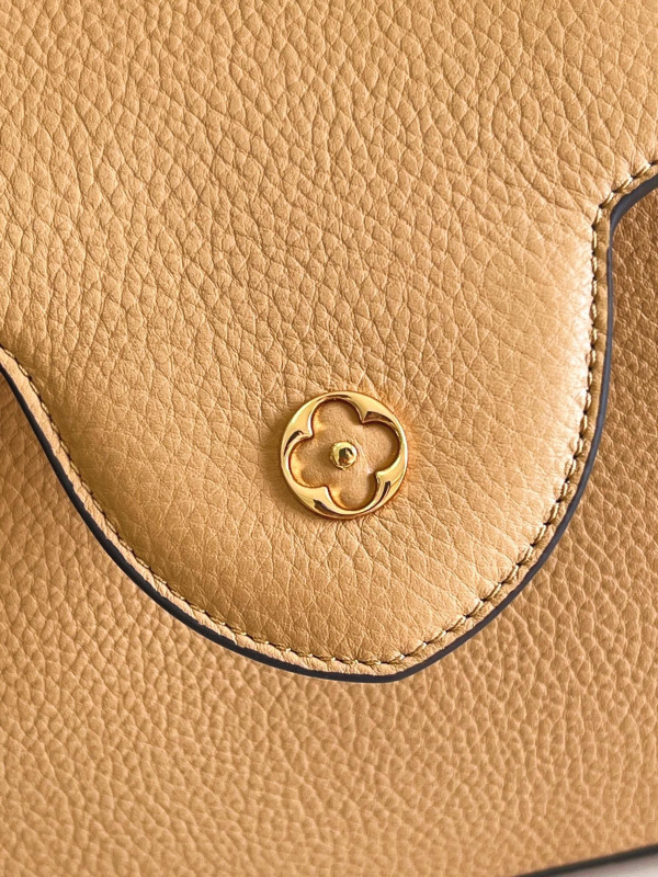 l**is V*t*n capucines bb