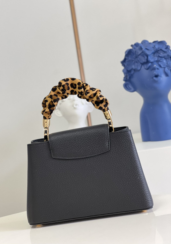 l**is V*t*n capucines bb