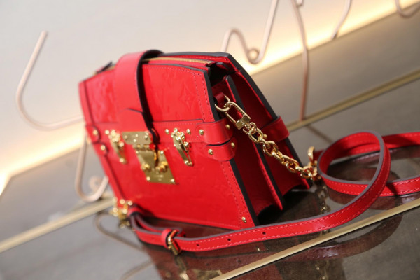 l**is V*t*n trunk clutch