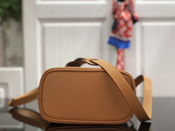 l**is V*t*n chalk bag