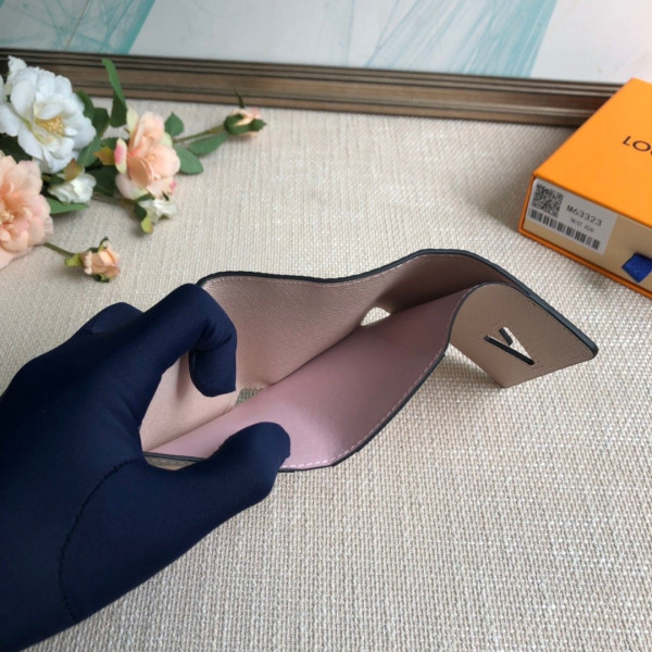 l**is V*t*n twist wallet