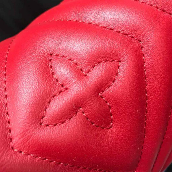 l**is V*t*n new wave bumbag