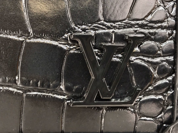 l**is V*t*n soft trunk