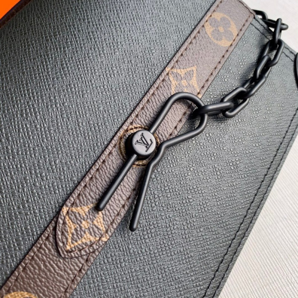 l**is V*t*n soft trunk