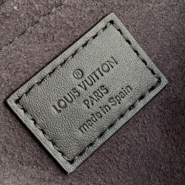 l**is V*t*n soft trunk