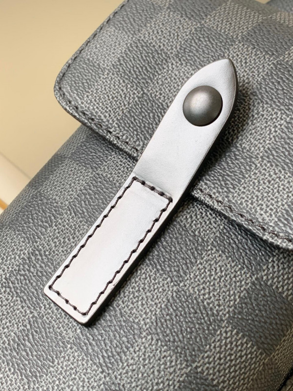 l**is V*t*n christopher backpack