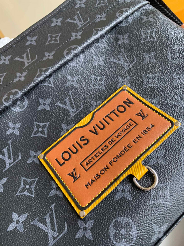 l**is V*t*n messenger bag