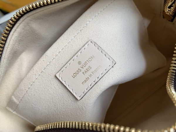 l**is V*t*n petite malle souple