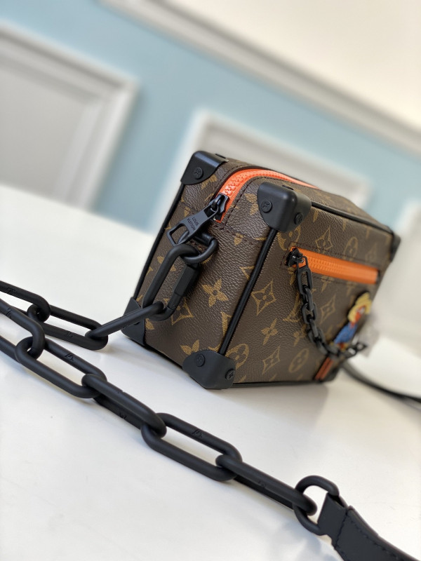 l**is V*t*n soft trunk