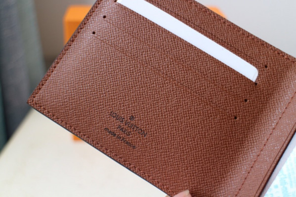 l**is V*t*n amerigo wallet