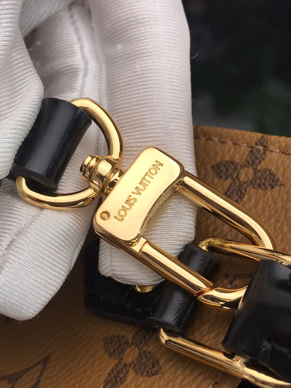 l**is V*t*n petit sac plat