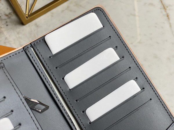 l**is V*t*n brazza wallet