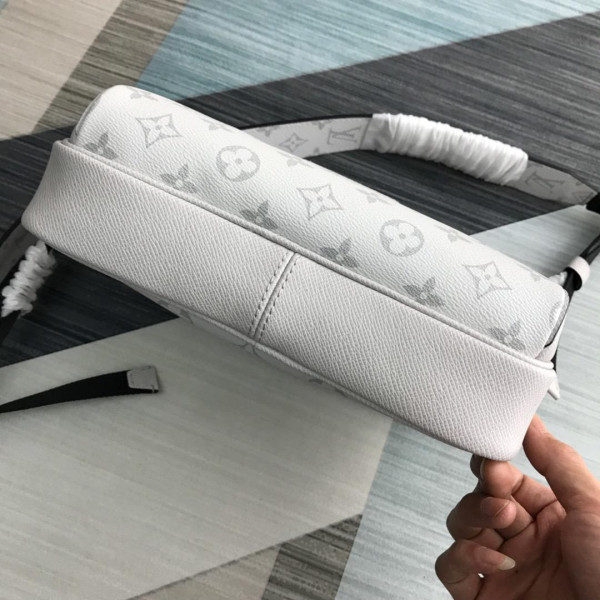 l**is V*t*n outdoor messenger