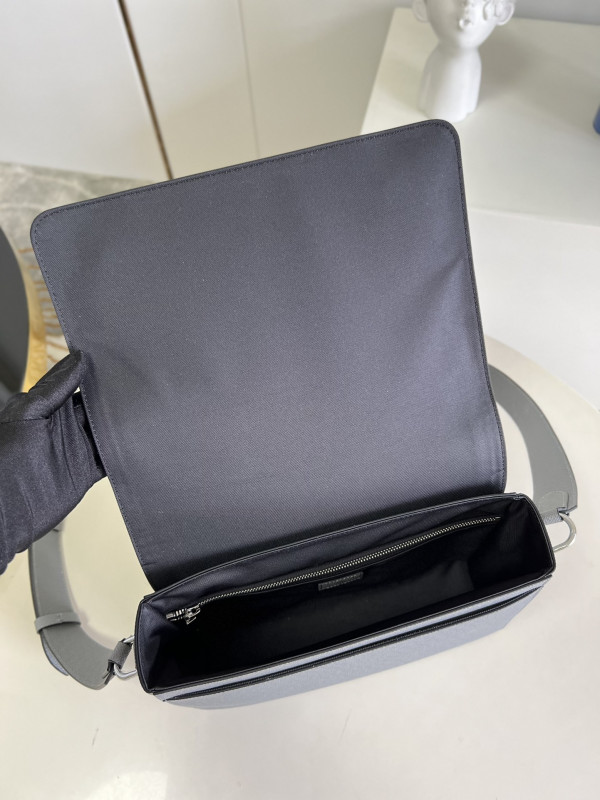 l**is V*t*n new flap messenger