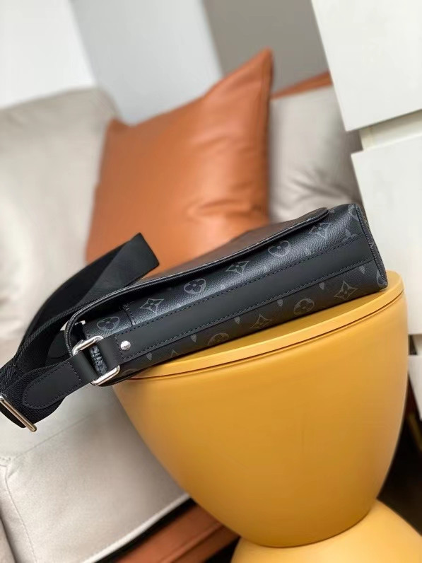 l**is V*t*n district mm