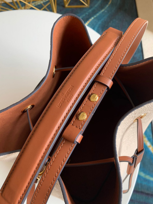 l**is V*t*n neonoe mm