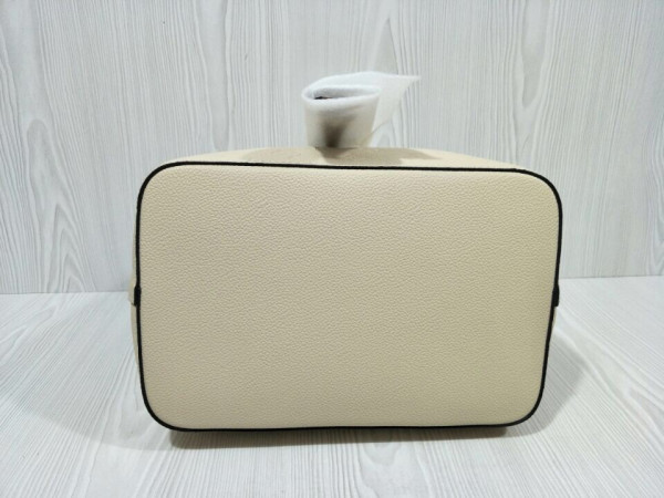 l**is V*t*n neonoe mm