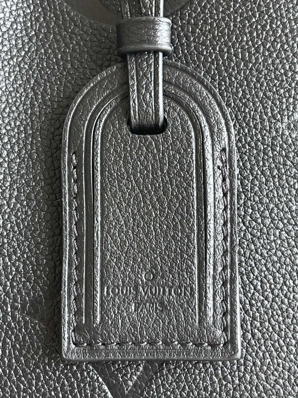 l**is V*t*n grand palais