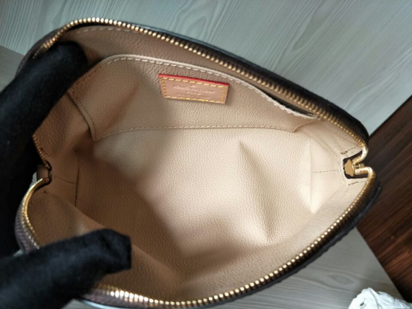 l**is V*t*n cosmetic pouch