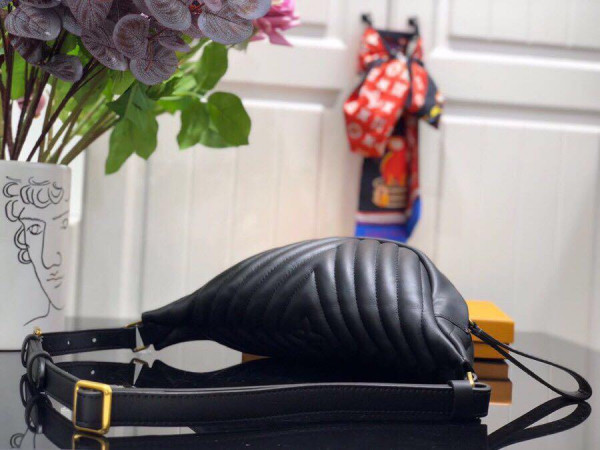 l**is V*t*n new wave bumbag