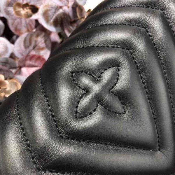 l**is V*t*n new wave bumbag