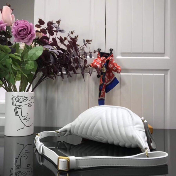 l**is V*t*n new wave bumbag