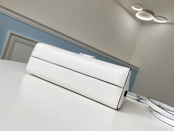 l**is V*t*n pochette grenelle