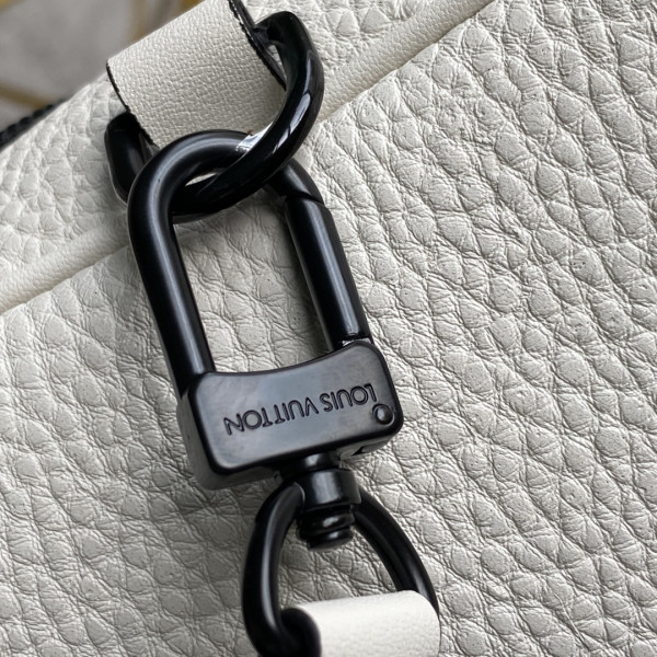 l**is V*t*n christopher xs