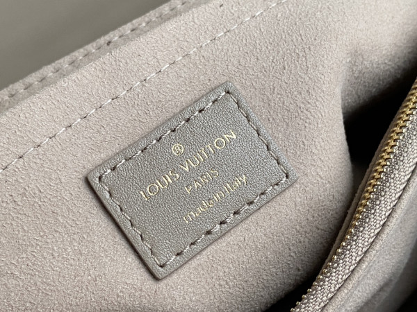 l**is V*t*n new wave chain bag