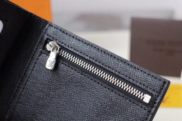 l**is V*t*n amerigo wallet