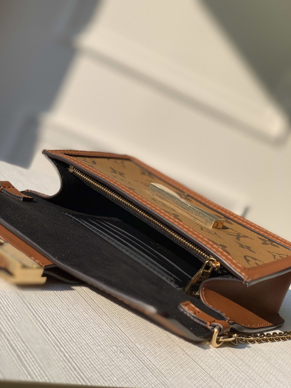 l**is V*t*n v dauphine chain wallet