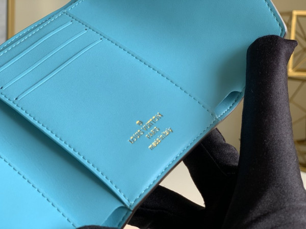 l**is V*t*n pont 9 compact wallet