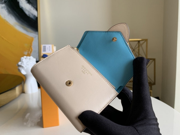 l**is V*t*n pont 9 compact wallet