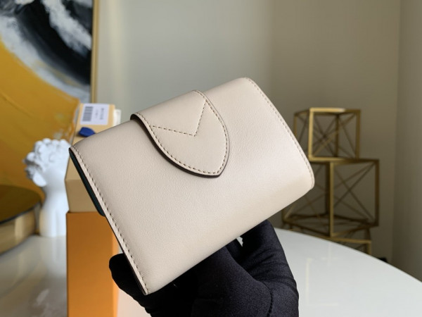 l**is V*t*n pont 9 compact wallet