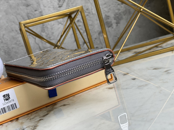 l**is V*t*n zippy wallet vertical