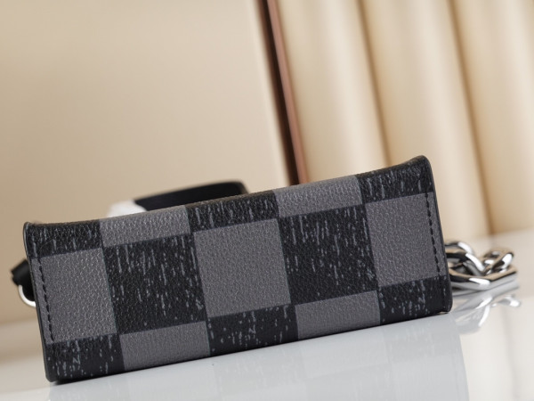 l**is V*t*n sac plat xs