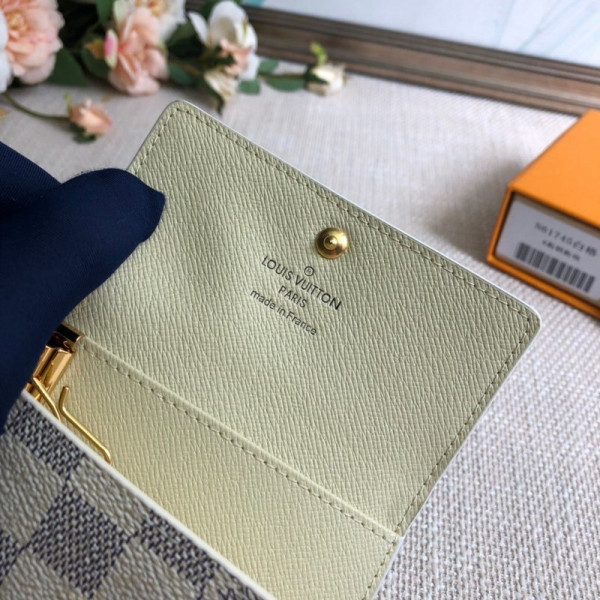 l**is V*t*n 6 key holder