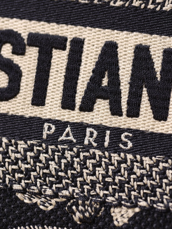 small D*or book tote