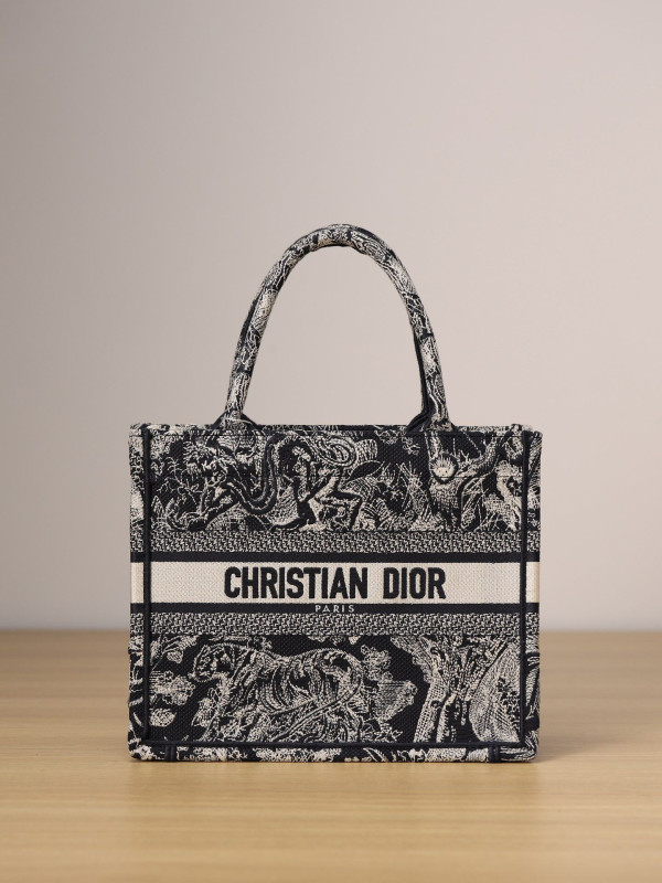 small D*or book tote