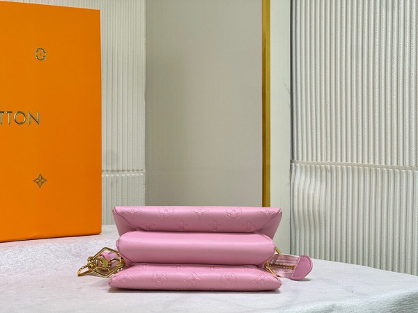 l**is V*t*n coussin pm